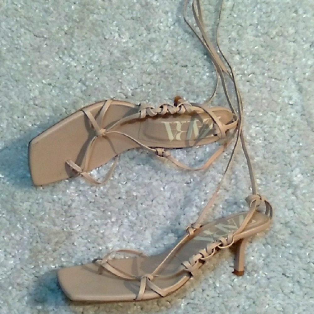 ZARA beige Side Briaded Thong Kitten Heel Sandals Size 8 - Picture 8 of 15